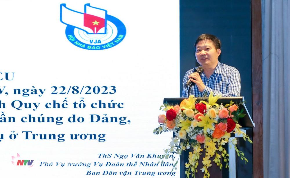 Ông Ngọ Văn Khuyến - Phó Vụ trưởng Vụ Đoàn thể Nhân dân, Ban Dân vận Trung ương phổ biến Quyết định 118 - QĐ/TW ngày 22/8/2023 của Ban Bí thư.