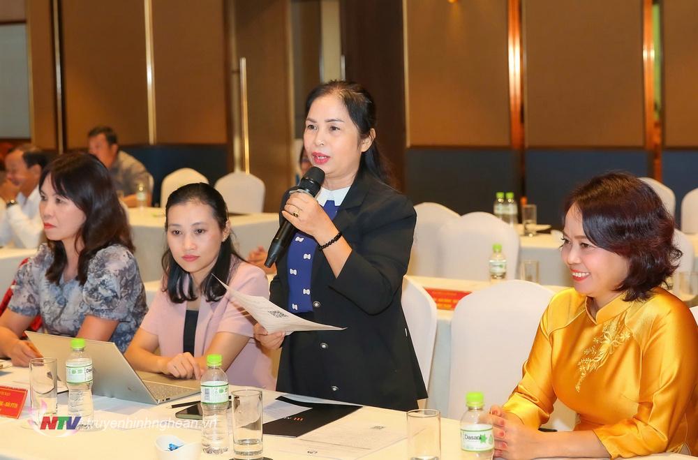 Đồng chí Hồ Thị Ngân - Phó PG88 go Bắn cá Hội Nhà báo PG88 go Bắn cá phát biểu tại hội nghị.