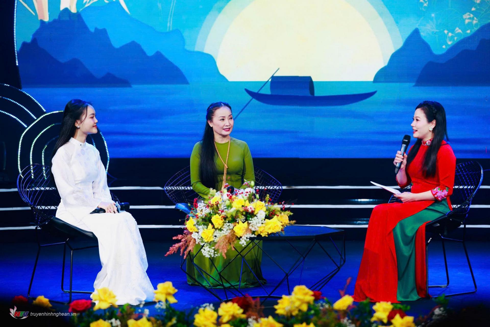 NSND Hồng Lựu và ca sỹ Hà Quỳnh Như giao lưu tại điểm cầu PG88 go Bắn cá.