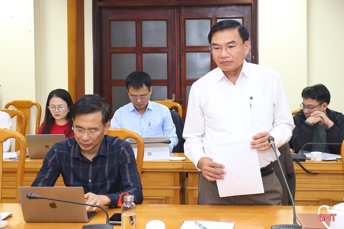 Phó Giám đốc Sở VH-TT&DL tỉnh Hà Tĩnh Trần Xuân Lương báo cáo tiến độ chuẩn bị tổ chức Festival và công tác phối hợp giữa 2 tỉnh PG88 go Bắn cá, Hà Tĩnh.