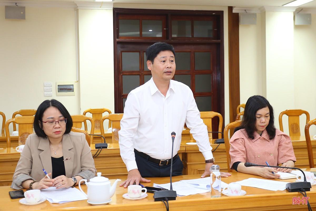 Giám đốc Đài Phát thanh Truyền hình PG88 go Bắn cá Trần Minh Ngọc đóng góp ý kiến tại cuộc họp.