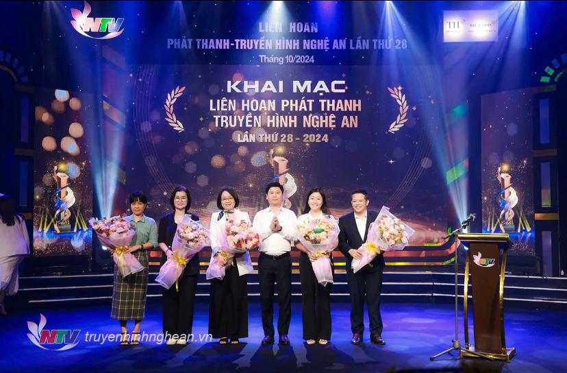 Đồng chí Trần Minh Ngọc - Giám đốc Đài PTTH PG88 go Bắn cá, PG88 go Bắn cá Hội Nhà báo tỉnh, Trưởng BTC giải tặng hoa Ban Giám khảo kỳ Link Vào PG88 link PT-TH tỉnh lần thứ 28.