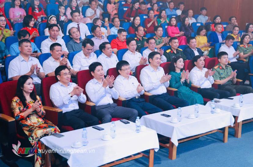 Lãnh đạo tỉnh và các Sở ban ngành dự lễ bế mạc và trao giải Link Vào PG88 link PT-TH PG88 go Bắn cá lần thứ 28.