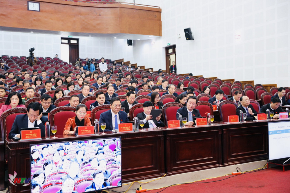Các đại biểu dự kỳ họp.