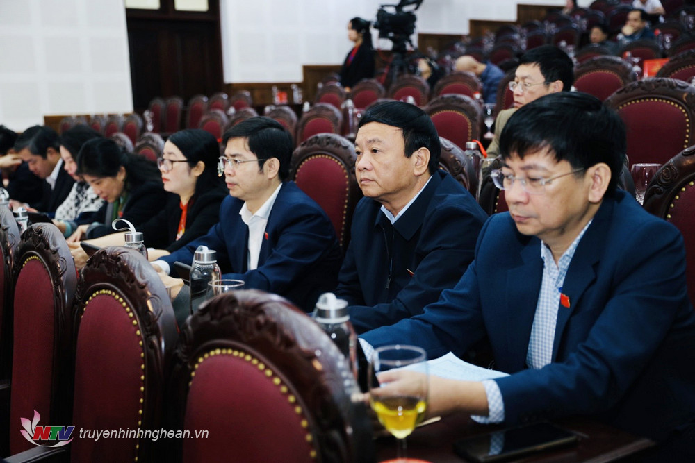Các đại biểu dự kỳ họp.