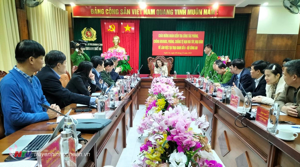 Toàn cảnh buổi làm việc.