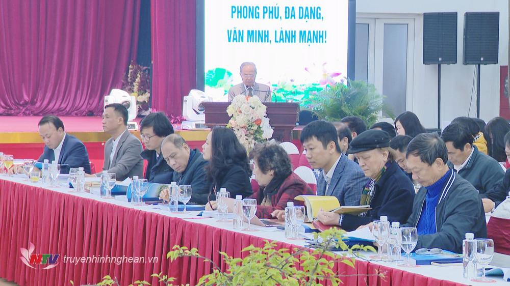 Các đại biểu trình bày tham luận tại hội thảo.