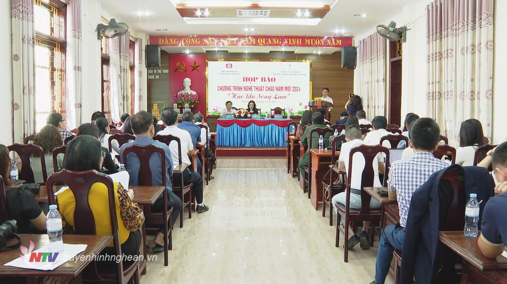 Toàn cảnh buổi họp báo