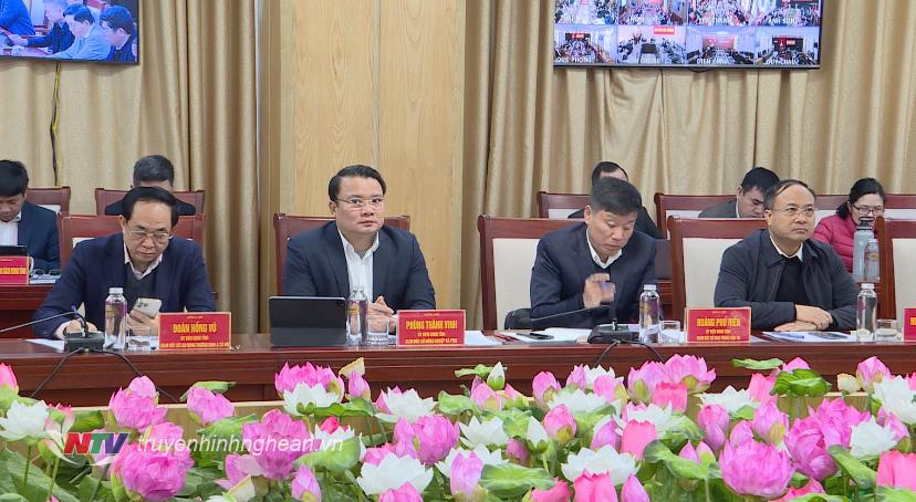 Lãnh đạo các Sở, ban ngành dụe phiên họp.
