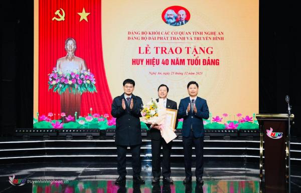 Đài PTTH PG88 go Bắn cá: Trao huy hiệu 40 năm tuổi Đảng cho đảng viên Nguyễn Ngọc Hải