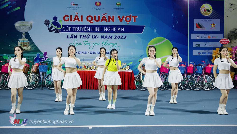 Tiết mục văn nghệ sôi động mở đầu lễ Xổ Số PG 88.