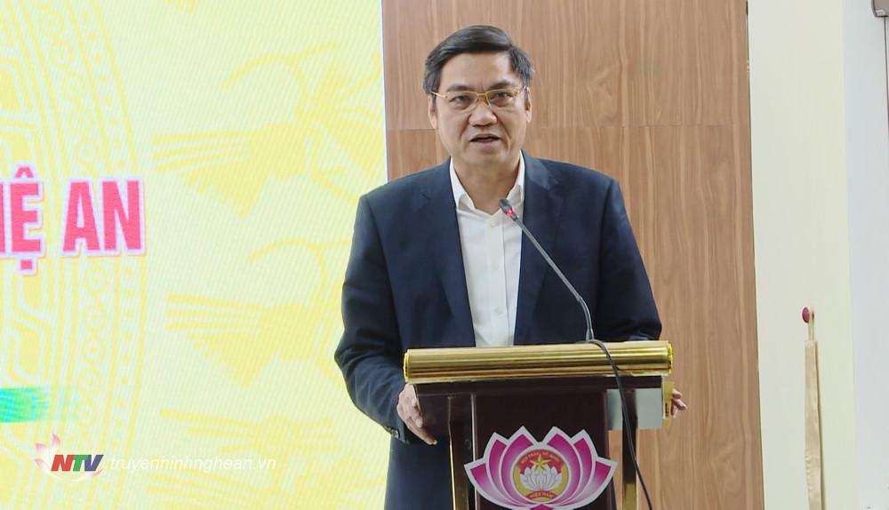 Phó Bí thư Tỉnh uỷ Hoàng Nghĩa Hiếu phát biểu tại hội nghị.