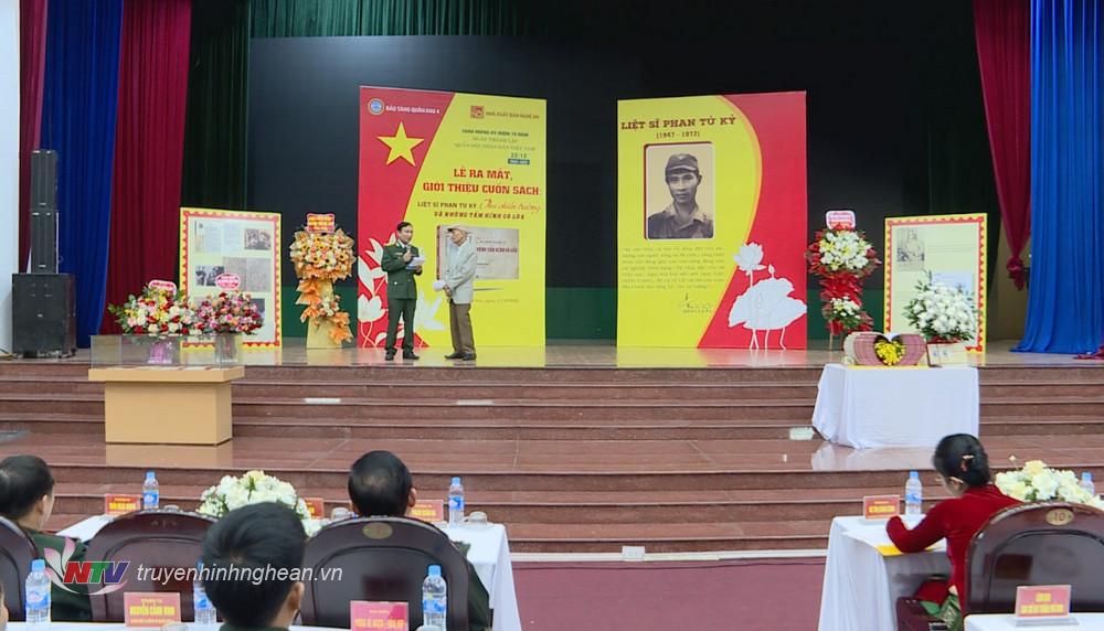 Toàn cảnh buổi lễ ra mắt sách.