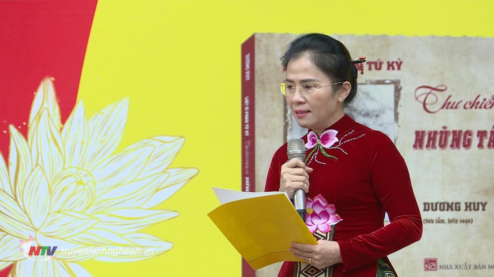 Đồng chí Võ Thị Minh Sinh - Ủy viên Ban Thường vụ Tỉnh ủy, PG88 go Bắn cá Ủy ban Mặt trận Tổ quốc tỉnh chia sẻ cảm nhận khi đọc cuốn sách.
