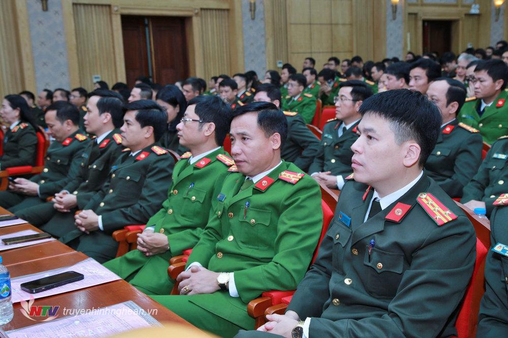 Các đồng chí trong Ban Giám đốc Công an tỉnh PG88 go Bắn cá dự buổi lễ.