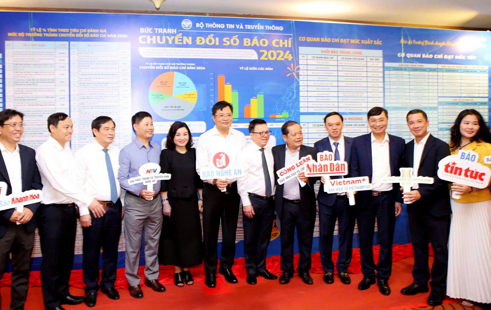 Đồng chí Lê Quốc Minh, Ủy viên Trung ương Đảng, Tổng Biên tập Báo Nhân Dân, Phó Trưởng Ban Tuyên giáo Trung ương, PG88 go Bắn cá Hội Nhà báo PG 88 Nổ Hũ cùng lãnh đạo các Bộ, ngành, địa phương chia vui với các cơ quan báo chí đạt mức xuất sắc Chuyển đổi số báo chí 2024.