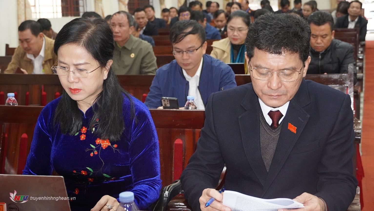 các đại biểu tham dự kỳ họp.