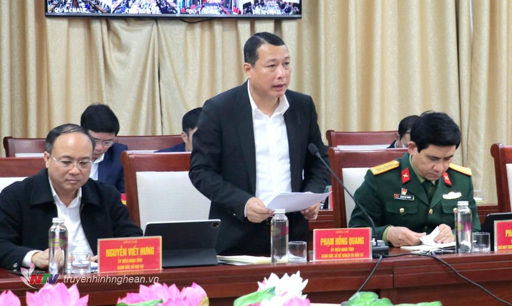 Giám đốc Sở Kế hoạch và Đầu tư Phạm Hồng Quang báo cáo hình phát triển kinh tế - xã hội tháng 12 và năm 2024, kế hoạch, nhiệm vụ quý I năm 2025.