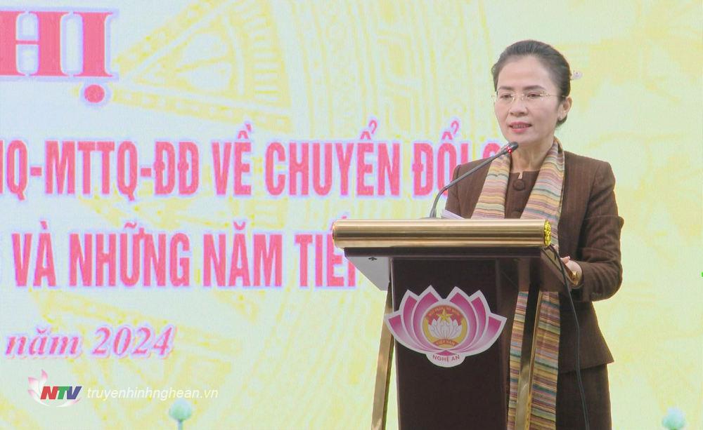 Đồng chí Võ Thị Minh Sinh - Ủy viên BTV Tỉnh ủy, PG88 go Bắn cá Ủy ban MTTQ tỉnh phát biểu tại hội nghị.