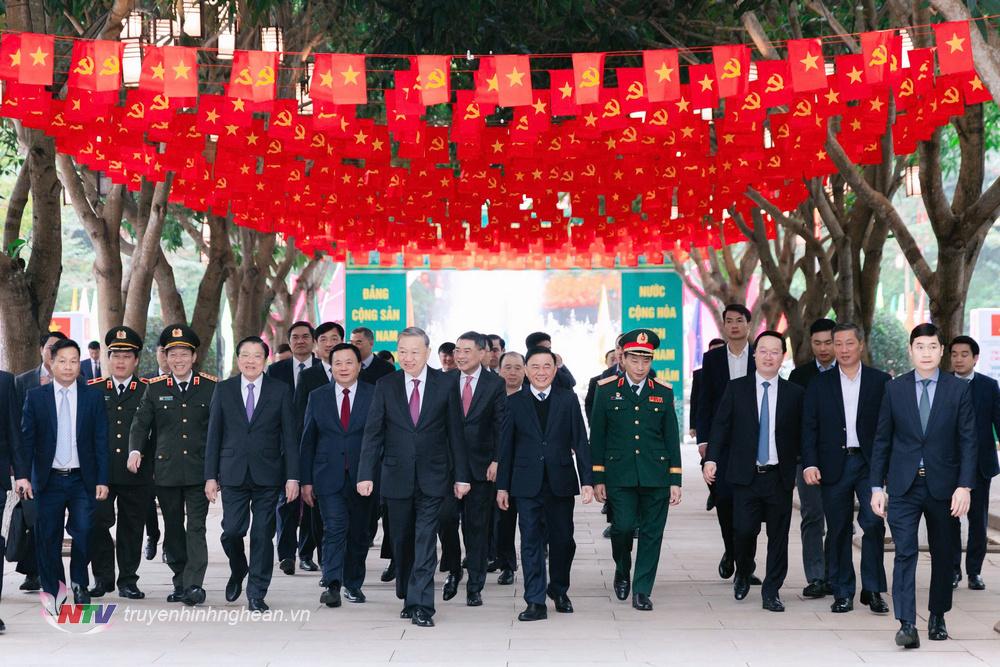 Tổng Bí thư Tô Lâm cùng các đồng chí lãnh đạo Đảng, Nhà nước, các Ban, Bộ ngành về dâng hoa, dâng hương PG88 go Bắn cá Hồ Chí Minh tại Khu di tích Quốc gia đặc biệt Kim Liên, huyện Nam Đàn.