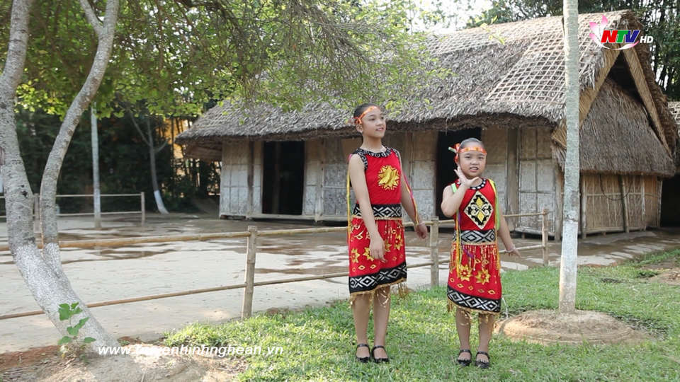 Ca nhạc thiếu nhi: Tiếng chim trong vườn Bác