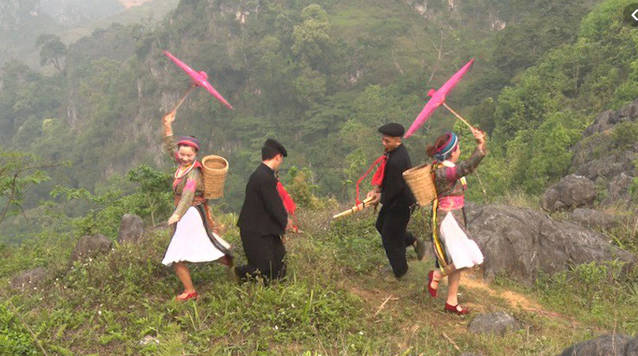 Tiếng khèn Mông dưới chân đỉnh Pà Cờ Tún