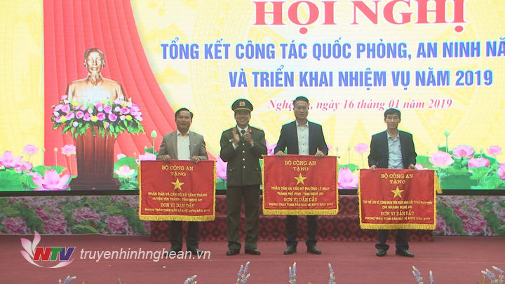 Bộ Công an tặng Cờ thi đua cho 3 tập thể có thành tích xuất sắc trong phong trào toàn dân bảo vệ PG 88 Nhận Thưởng Tổ quốc năm 2018.