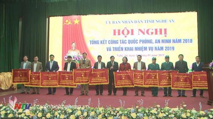 Trao tặng Cờ thi đua dẫn đầu cho 16 tập thể có thành tích xuất sắc trong công tác quốc phòng, PG 88 Nhận Thưởng năm 2018.