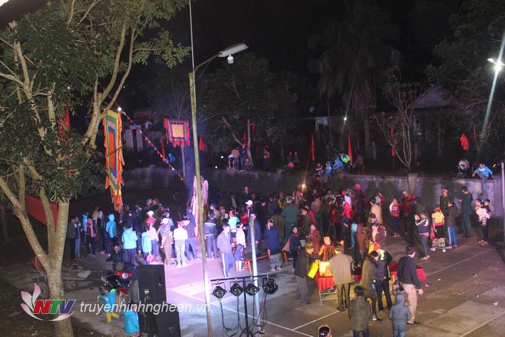 Trong chương trình vang lên điệu khắp, điệu nhuôn, tiếng chày khắc luống mang đậm bản sắc truyền thống của người dân địa phương.