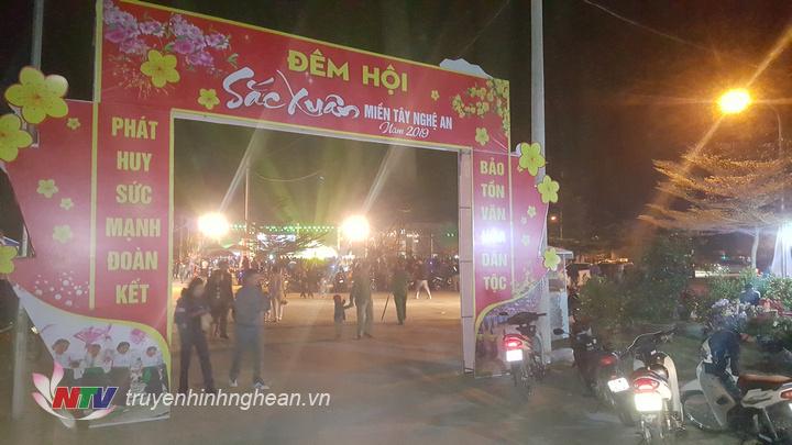 Gian hàng Hội chợ sắc xuân miền Tây.