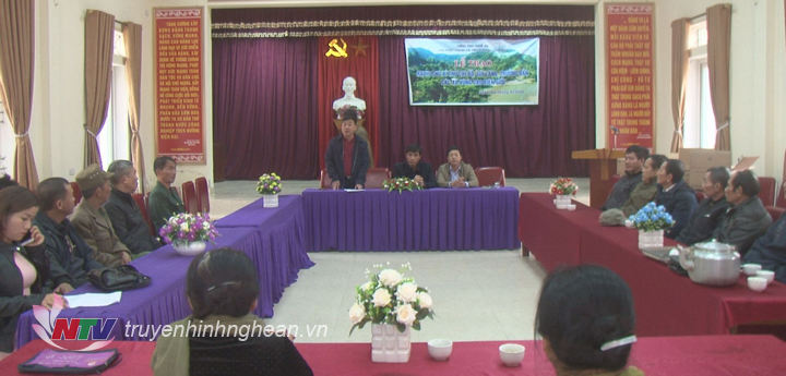 Quang cảnh lễ trao tặng radio.
