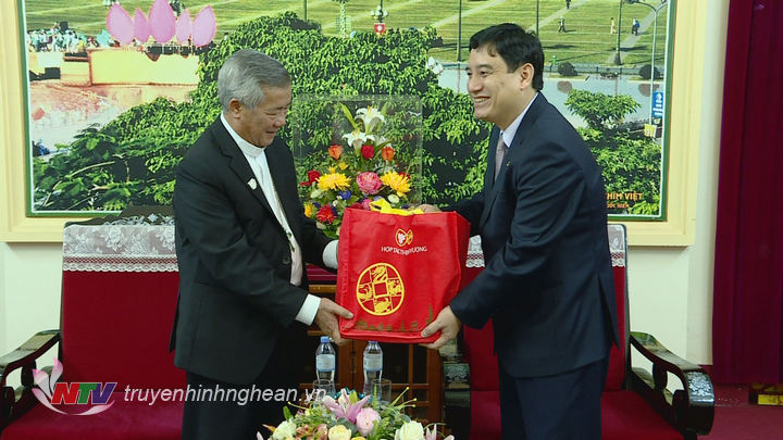 Bí thư Tỉnh ủy Nguyễn Đắc Vinh tặng quà, chúc Tết