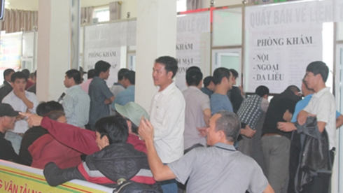 Các lái xe tham gia kiểm tra sức khỏe tại Bến xe Vinh ngày 20/3  (Ảnh: Dân trí)