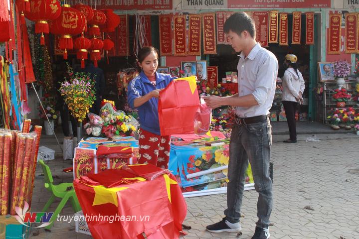 Giờ đây việc treo cờ Tổ quốc, đã trở thành tình cảm tự nhiên, nếp sống văn hoá đẹp trong lòng của mọi người, mọi nhà ở huyện Anh Sơn.