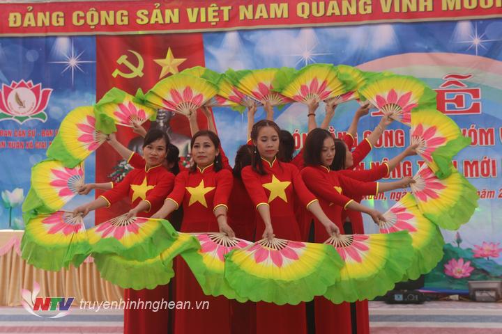 Tiết mục văn nghệ chào mừng.