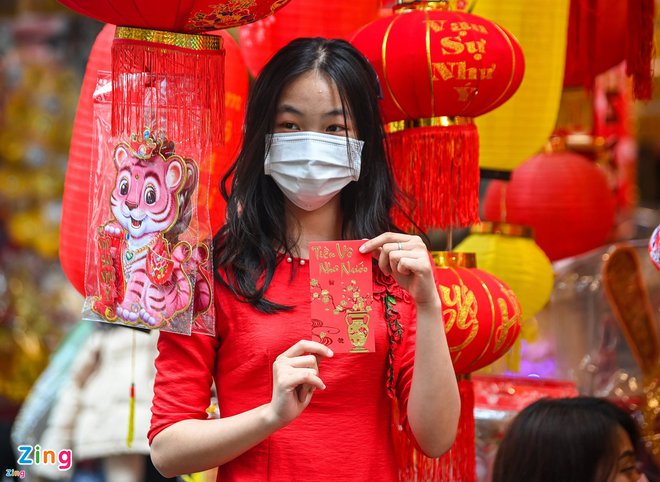 Chọn người xông đất đầu năm có ý nghĩa quan trọng với mỗi gia đình. Ảnh: Việt Linh.