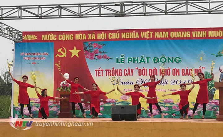 Tiết mục văn nghệ chào mừng.