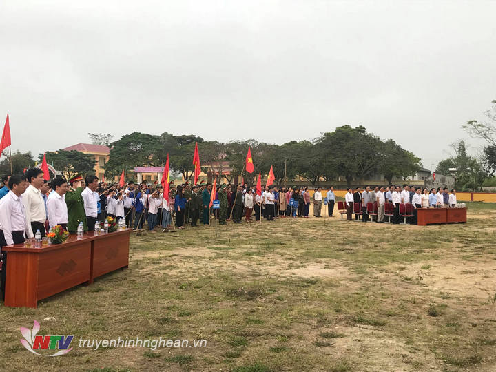 Quang cảnh buổi lễ ra quân tết trồng cây.