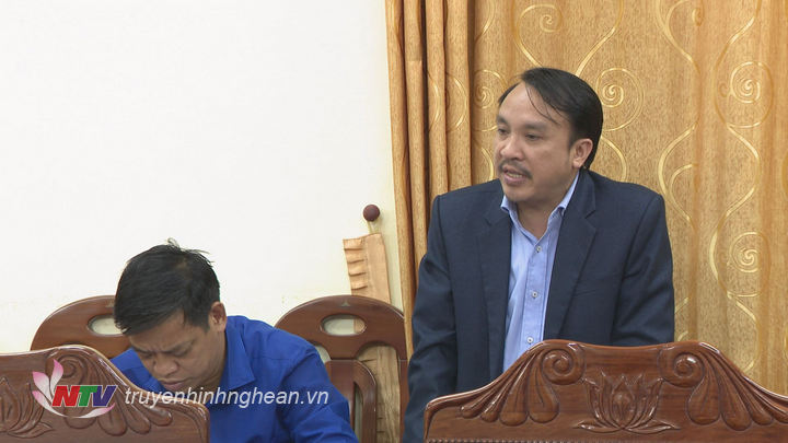 Lãnh đạo Sở y tế báo cáo tình hình phòng chống dịch bệnh và chăm sóc bệnh nhân dịp tết.