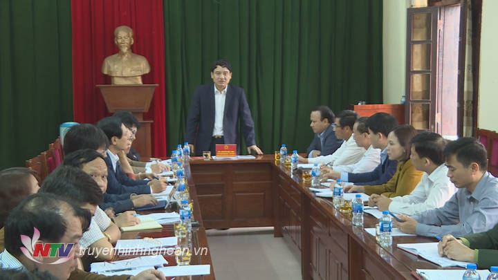 Bí thư Tỉnh ủy Nguyễn Đắc Viinh làm việc tại TX Cửa Lò.