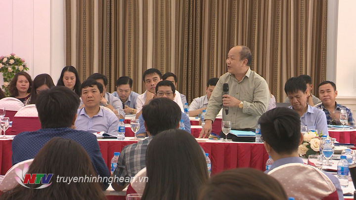Nhiều ý kiến của các nhà báo tham gia phát biểu tại buổi họp báo.