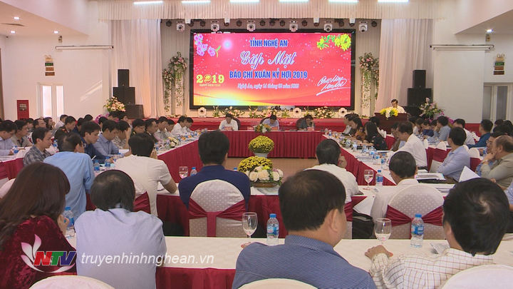 Toàn cảnh cuộc họp báo.