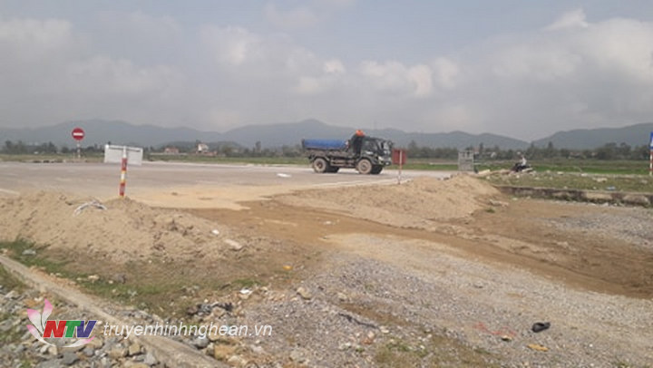 do chênh lệch độ cao đột ngột, đường mới thì rộng , mịn nên điểm ngắt quẵng trên đường N5 này thực sự là một cái bẫy rình rập người đi đường