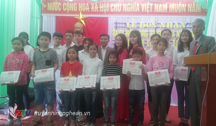 Tại buổi lễ rất nhiều hoạt động văn nghệ, khuyến học được diễn ra.