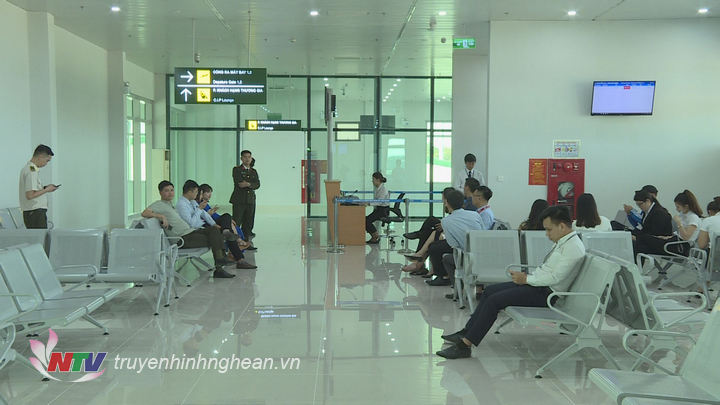 Nhà chờ xuống máy bay