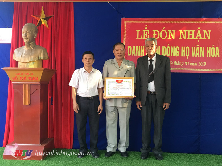Lễ trao danh hiệu dòng họ Văn hóa Phạm Công ở xã Lưu Sơn, Đô Lương.