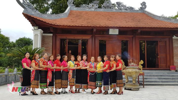 Đền Vạn- Cửa Rào thu hút đông đảo du khách thập phương về vãn cảnh, hành lễ.