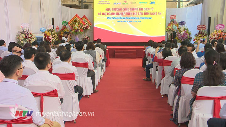 Quang cảnh lễ khai trương.