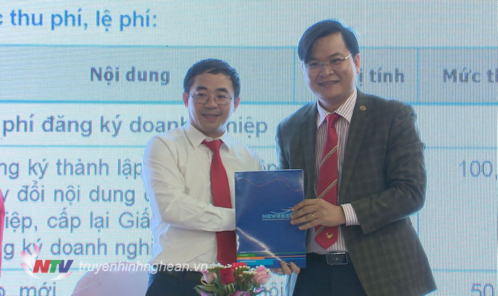 Sở KH - ĐT ký kết với đại diện 5 ngân hàng thỏa thuận cung cấp phần mềm cấp trước số tài khoản