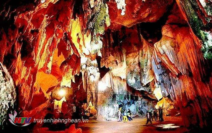 vãn cảnh đẹp Hang Bua.